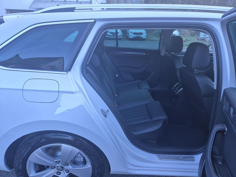 Škoda Superb Combi 2,0TDi DSG 110kw 17ALU - fotka 15 z 44