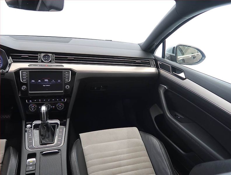 Volkswagen Passat (2015) 2.0 TDI, Automat, Kůže, Navi - fotka 8 z 28