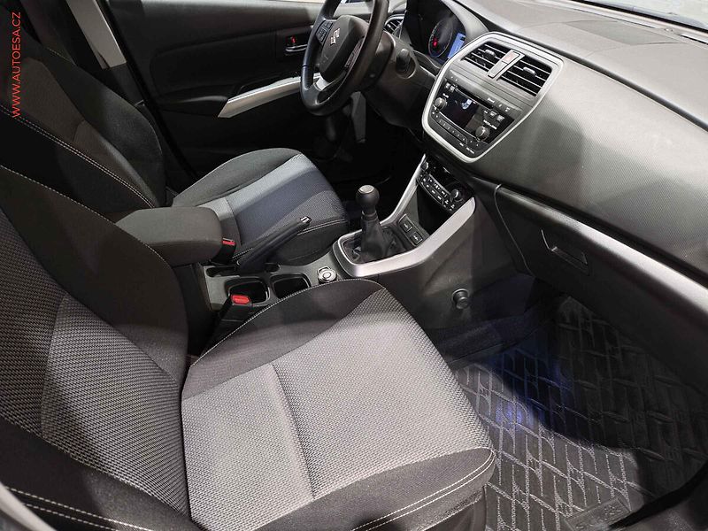 Suzuki SX4 (2015) 1.6VVT 4x4, 1.maj,ČR, AC - fotka 12 z 21