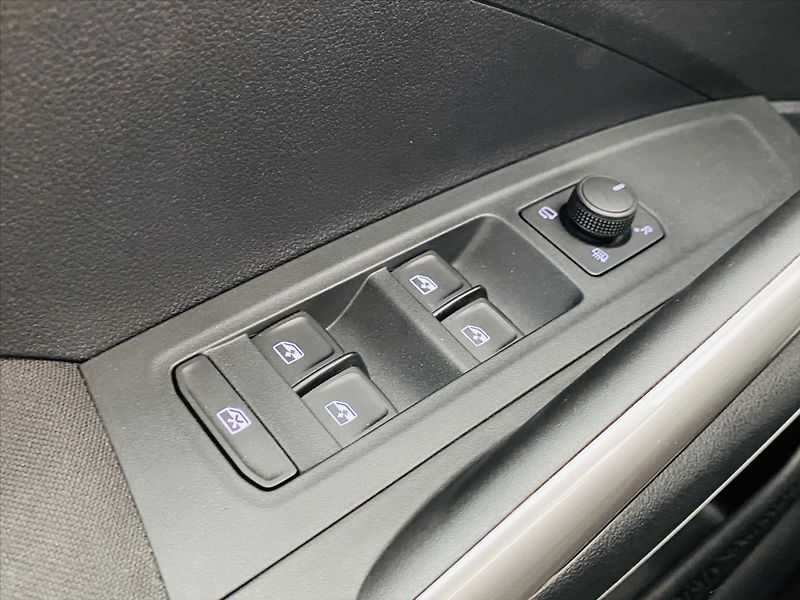 Škoda Fabia 1,0 TSI 70kW Selection - fotka 11 z 25