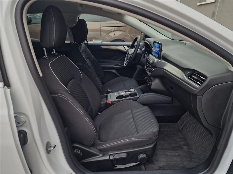 Ford Focus 1.5TDCi 88kW Titanium,ČR,1.Maj - fotka 14 z 48