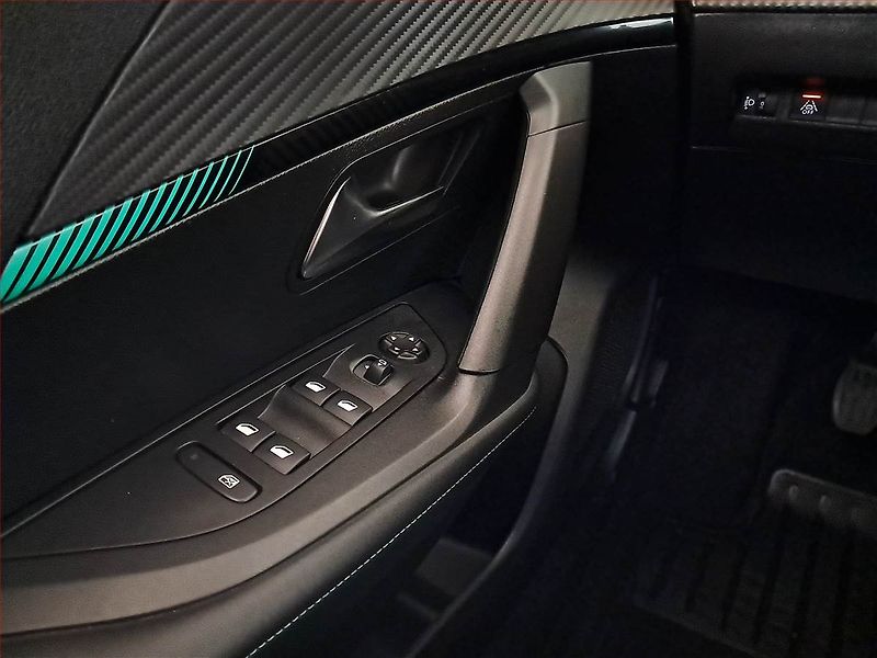 Peugeot 2008 (2022) 1.2 PureTech, ČR,1.maj - fotka 17 z 17