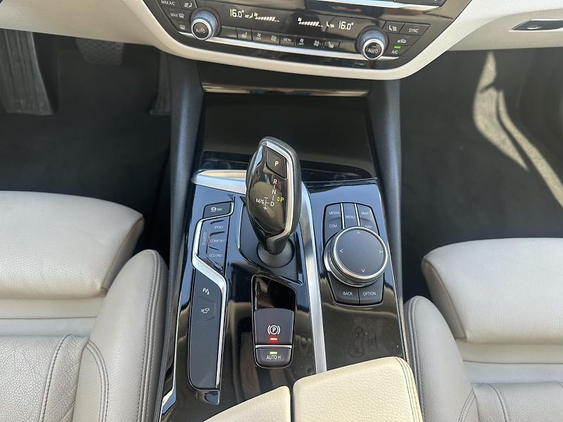 BMW Řada 5 (2017) 530d xDRIVE LUXURY - fotka 21 z 32