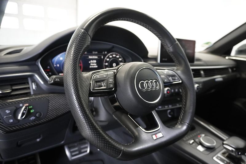 Audi A4 (2016) 2.0 TDI 140kW QUATTRO S TRONIC - fotka 20 z 37
