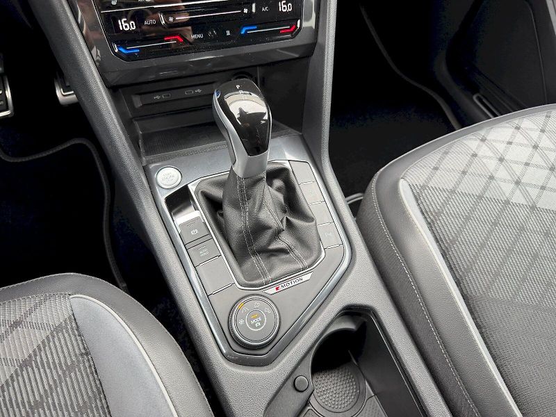 Volkswagen Tiguan Allspace (2024) 2.0 TSI 140kW R-LINE 4MOTION - fotka 28 z 35