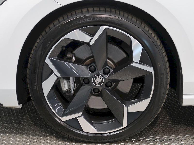 Škoda Superb (2025) SPORTLINE 2.0TDI 142KW 4x4 DSG - fotka 12 z 51