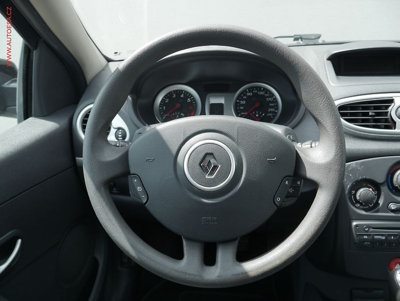 Renault Clio (2011) 1.2i, AC, temp - fotka 11 z 18