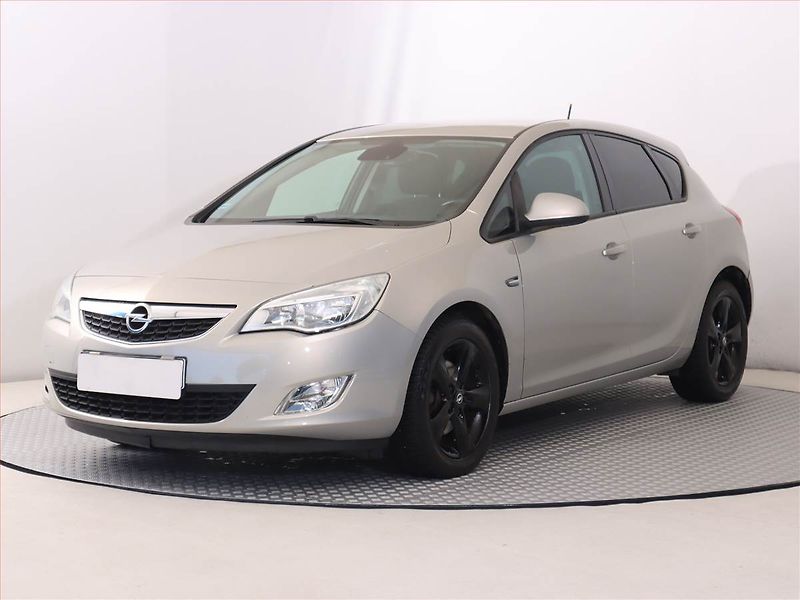 Opel Astra (2010) 1.6 T, Automat, Tempomat - fotka 2 z 18