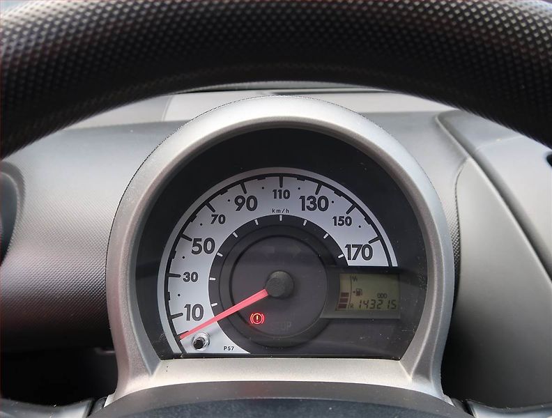 Toyota Aygo (2011) 1.0 VVT-i, nová STK - fotka 11 z 15