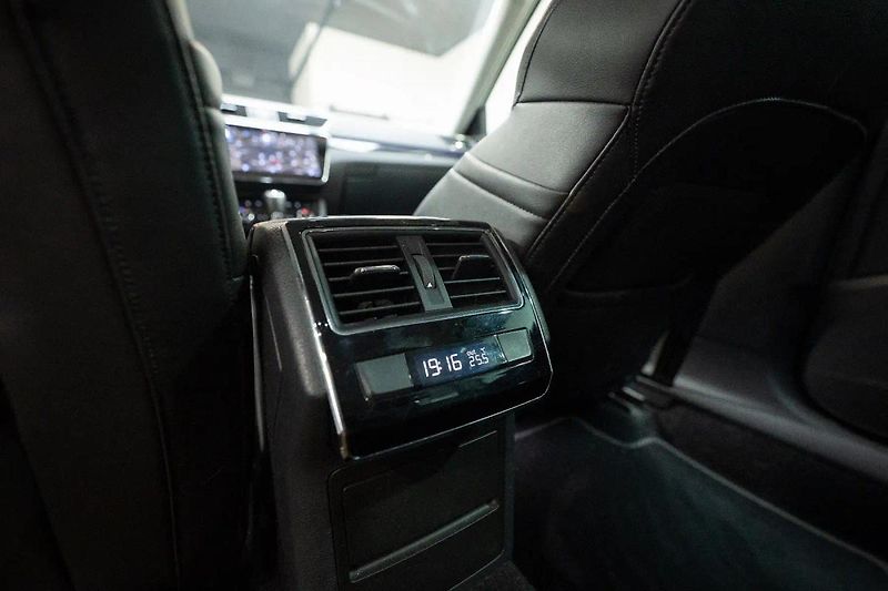 Škoda Superb 2.0 TDI 110 kW L&K - fotka 25 z 36