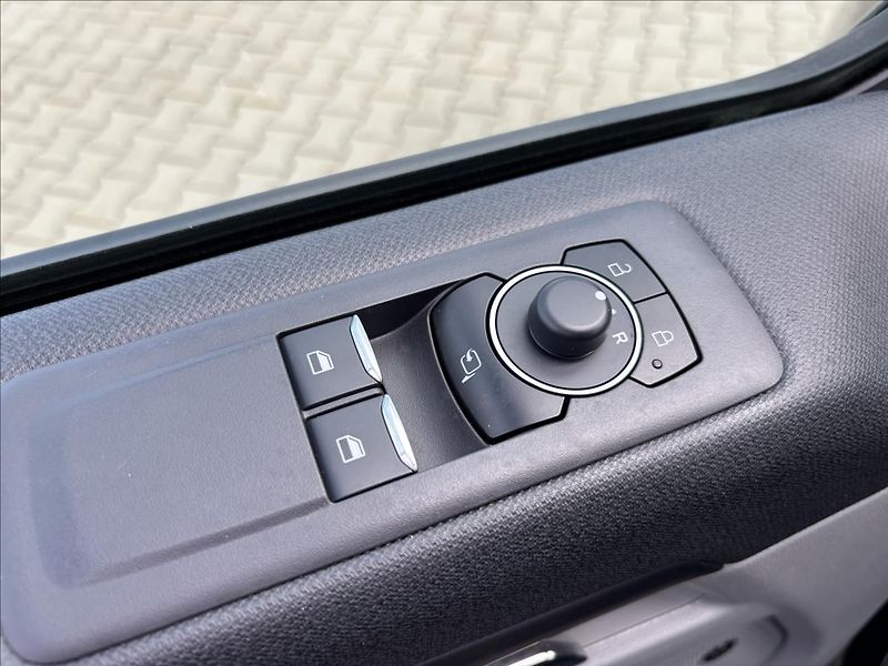 Ford Tourneo Custom 2,5 PHEV 171kW Titanium X L2 - fotka 33 z 56