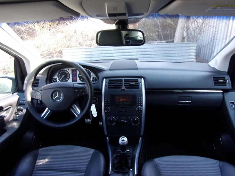 Mercedes-Benz Třídy B 200 CDi 103kW SPORT 130 000 KM - fotka 10 z 20