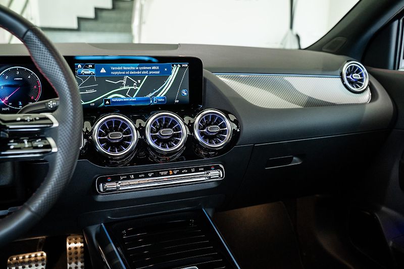 Mercedes-Benz GLA (2025) 200 d 4M/AMGPREMIUM/360/DIS/ES - fotka 14 z 20