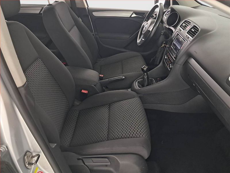 Volkswagen Golf (2010) 1.2 TSI, Tempomat - fotka 9 z 17