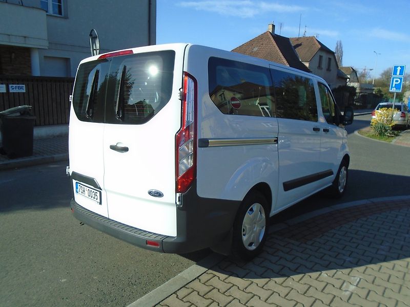 Ford Transit Custom (2015) 2.2 TDCi 9 míst BUS - fotka 5 z 23