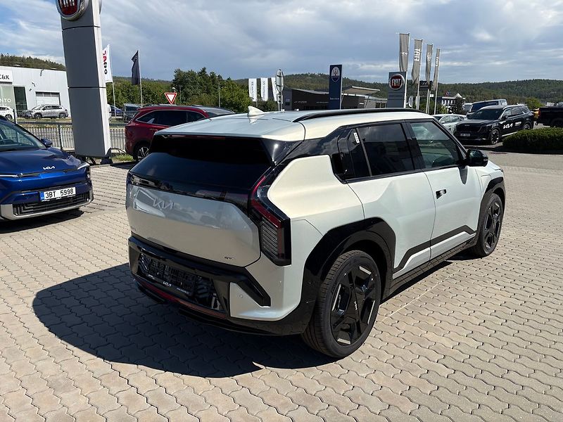 Kia EV3 (2026) 4x2 GT-LINE 150 KW + 81,4 KWH - fotka 7 z 18