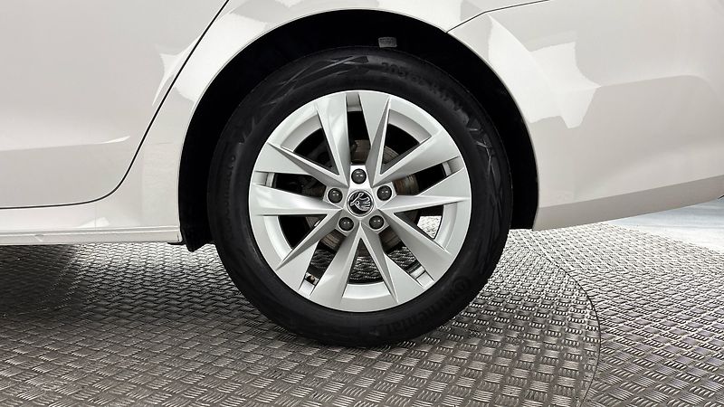 Škoda Octavia 2.0 TDI Style - fotka 19 z 27