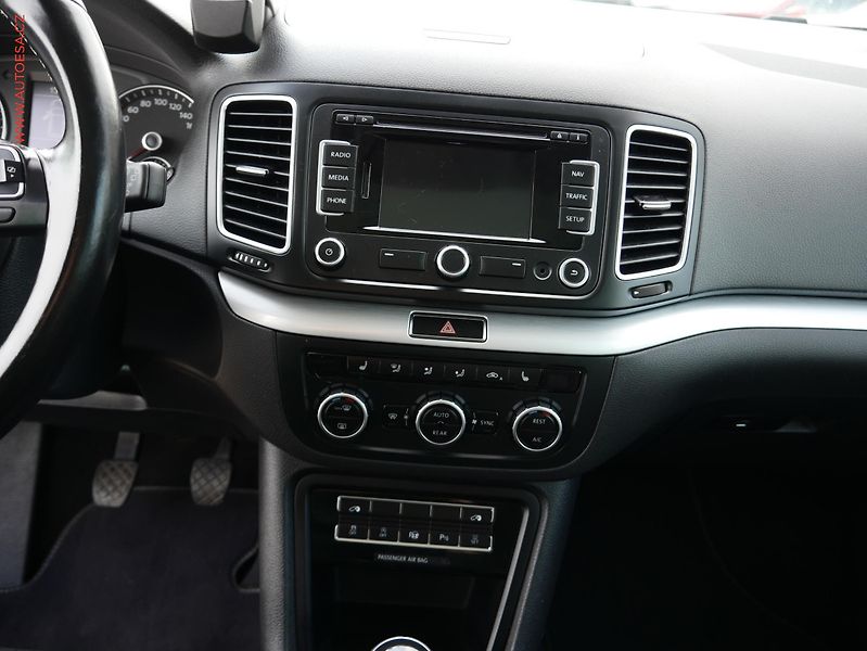 Volkswagen Sharan (2014) 2.0 TDI, panorama, autoAC - fotka 11 z 21