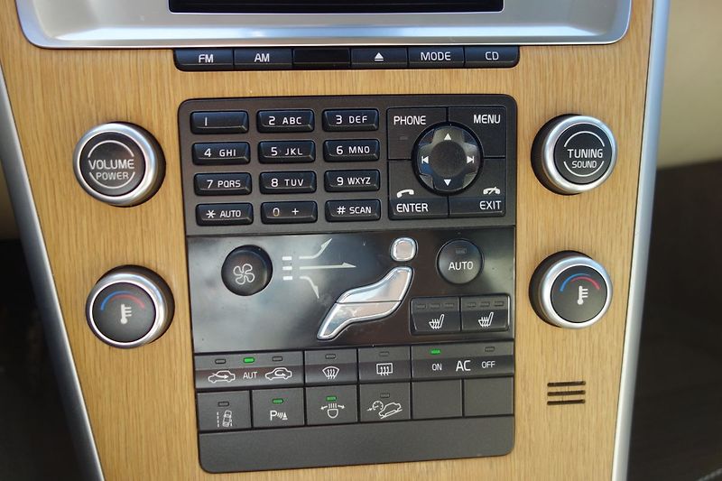 Volvo XC60 (2009) T6 210kW!!! AWD ČR ! AUT.! - fotka 20 z 53