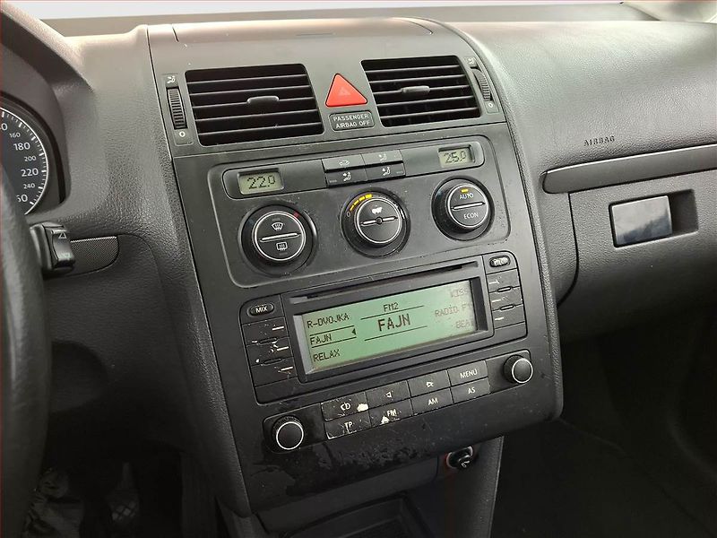 Volkswagen Touran (2004) Comfortline 2.0 TDI, 7 míst - fotka 12 z 14