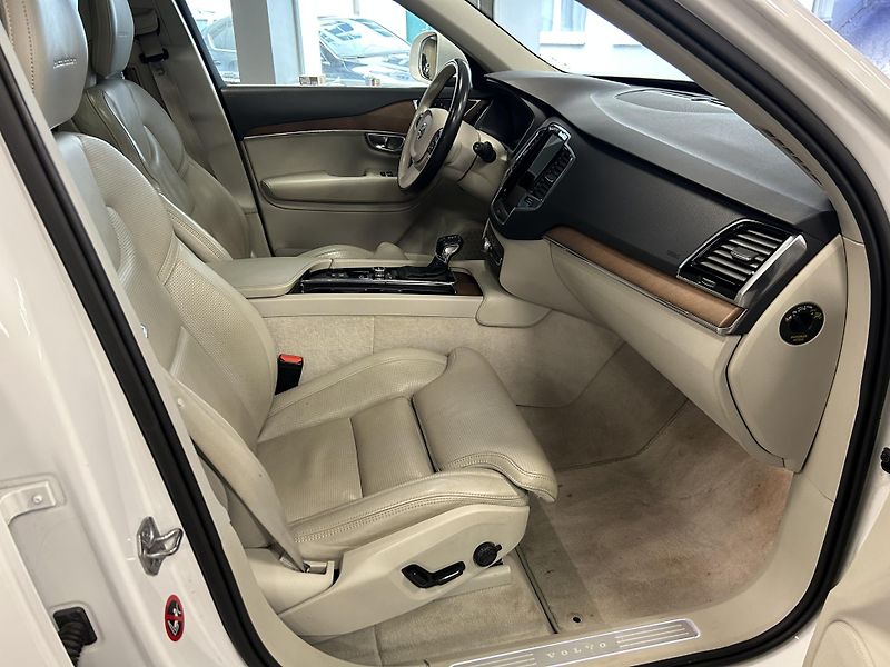 Volvo XC90 (2017) D5 AWD Drive-E Inscrip Panoram - fotka 27 z 30