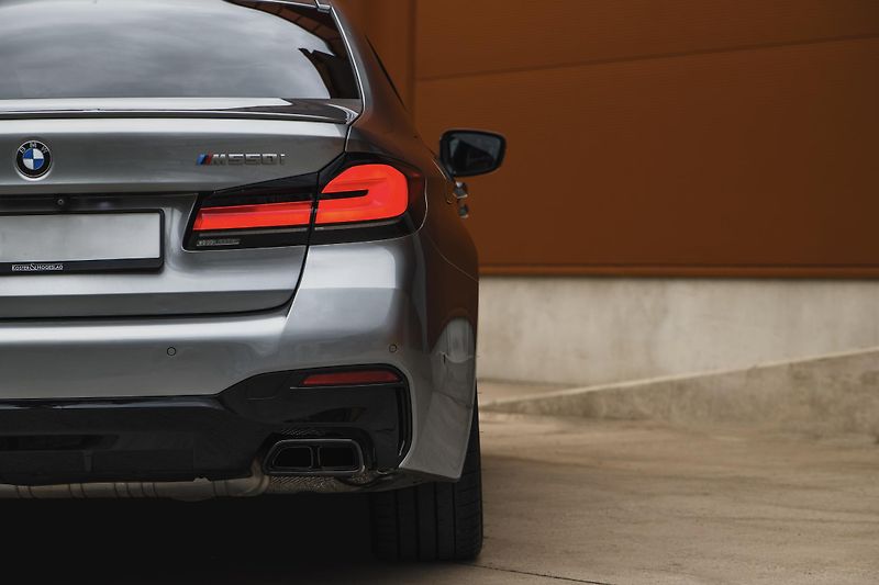 BMW Řada 5 (2020) M550i xdrive - fotka 19 z 19