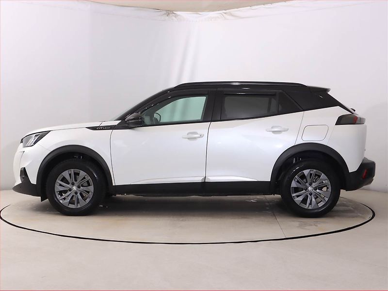 Peugeot 2008 (2020) GT Line 1.2 PureTech - fotka 3 z 19
