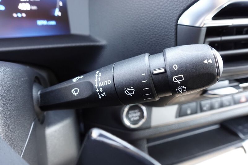 Toyota ProAce Verso 2.0 Diesel 177 - 8 AT VIP 7S S - fotka 31 z 38