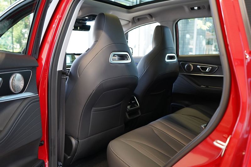 Chery Tiggo 7 PHEV (2026) UNIQUE 1.5 TGDI HEV - fotka 17 z 42