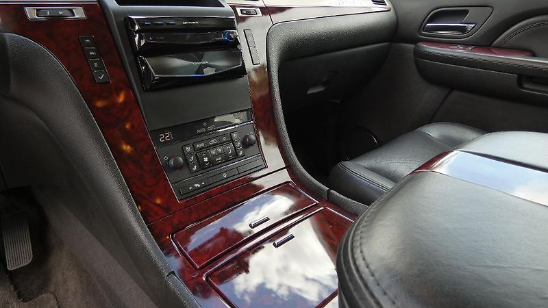 Cadillac Escalade 6,2 V8 301kW - fotka 6 z 23
