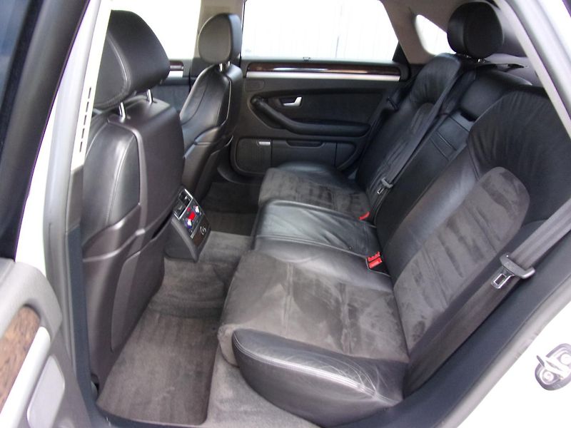 Audi S8 5.2V10 331kW CERAMIC  TOP CENA - fotka 14 z 25