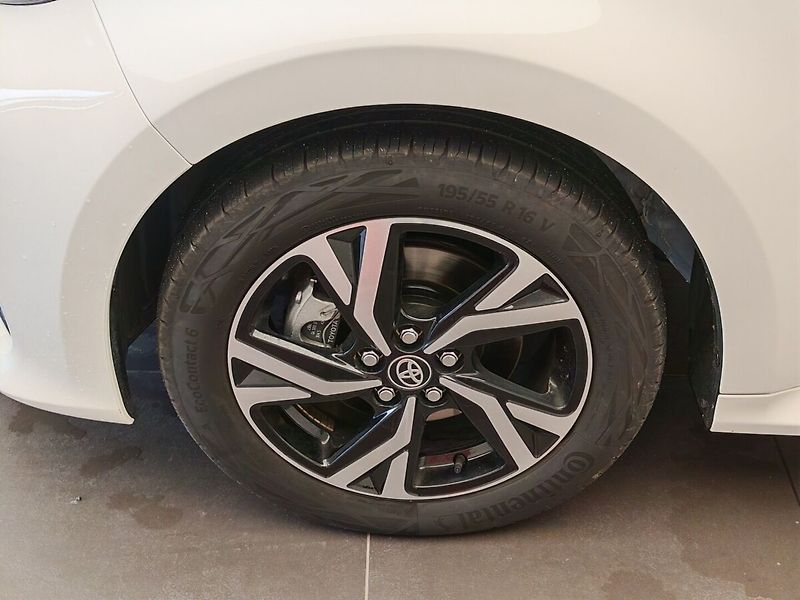 Toyota Yaris 1.5 Hybrid e-CVT Style - fotka 7 z 35