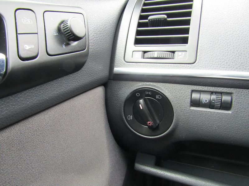 Volkswagen Polo (2006) 1.4 I 55kW  ZIMNÍ PNEU  1.MAJI - fotka 29 z 38