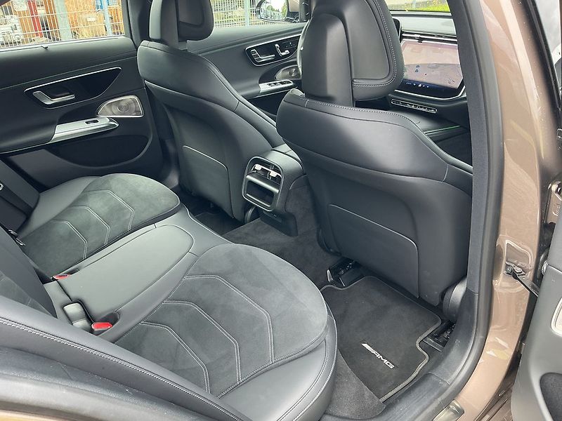 Mercedes-Benz Třídy E 450 d AMG 4MATIC - fotka 27 z 27