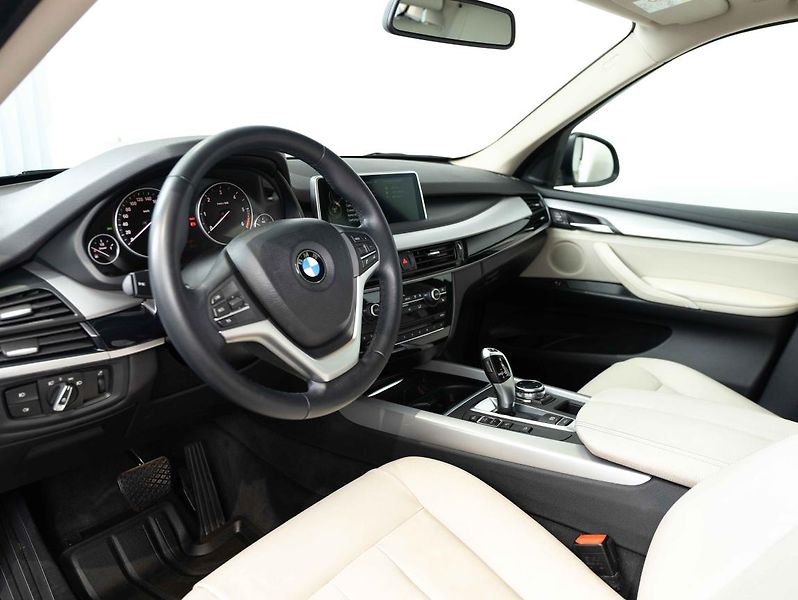 BMW X5 xDrive30d - fotka 11 z 22
