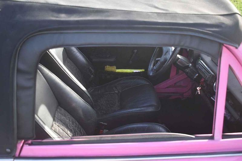 Trabant Cabrio, zejména v takovéto růžové barvě, budí zaslouženou pozornost.