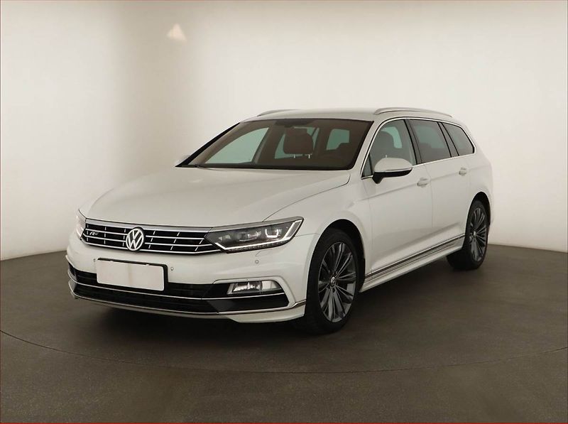 Volkswagen Passat (2019) R-Line 2.0 TDI, 4X4, Automat - fotka 2 z 19