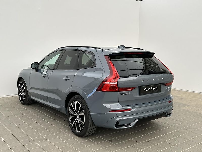 Volvo XC60 2.0 B4 4x4 ULTIMATE - fotka 4 z 33