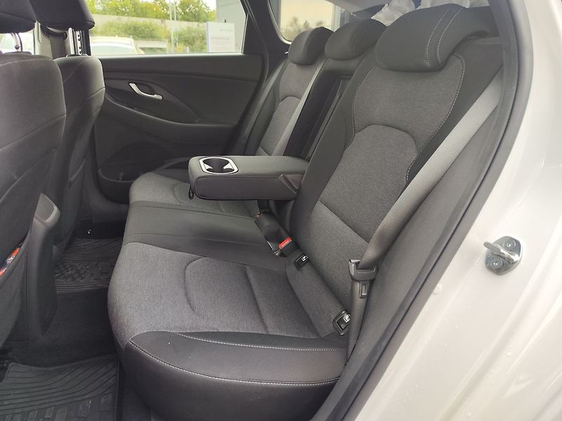 Hyundai i30 1.5 117kW Komfort - fotka 12 z 31