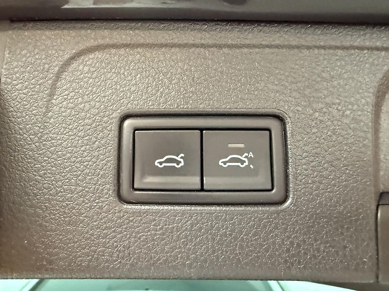 Volkswagen Passat 2.0 TDI 140kW BMT DSG Elegance - fotka 13 z 13
