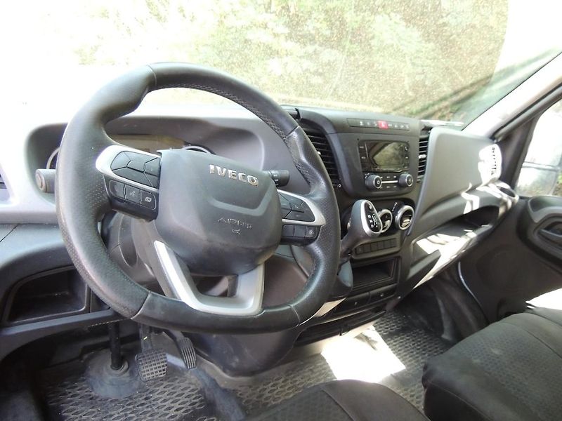 Iveco Daily (2022) 3.0D,129kw,automat,ČR,1.maj. - fotka 9 z 19