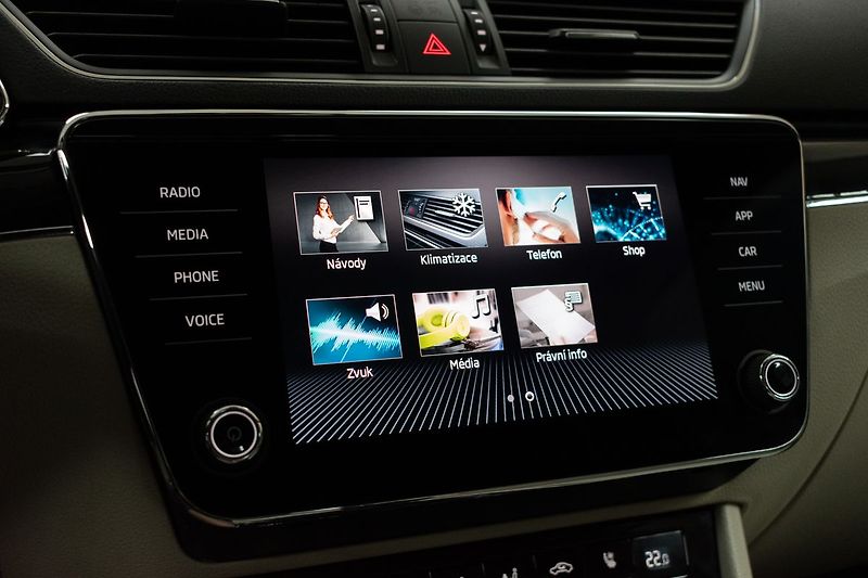 Škoda Superb 2.0 TDI L&K*TAŽNÉ*DPH*ČR 1.MAJ - fotka 36 z 52