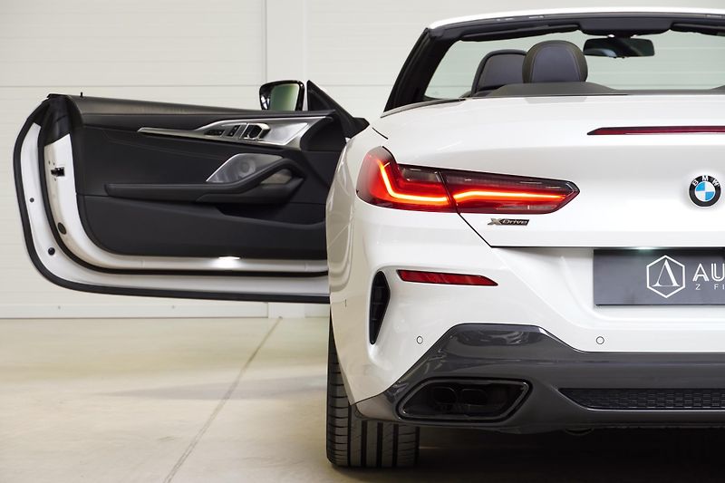 BMW Řada 8 BMW 850i Xdrive cabrio - fotka 14 z 44