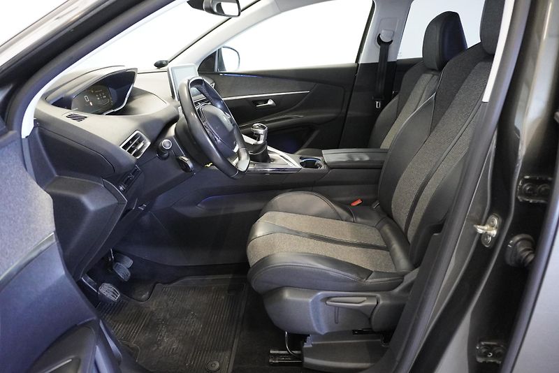 Peugeot 3008 1.6 BLUEHDI 88kW ALLURE - fotka 11 z 29