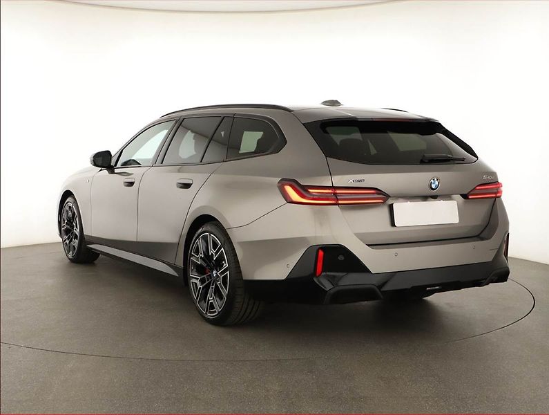 BMW Řada 5 (2025) 540d xDrive, 360°, Paměť - fotka 4 z 28