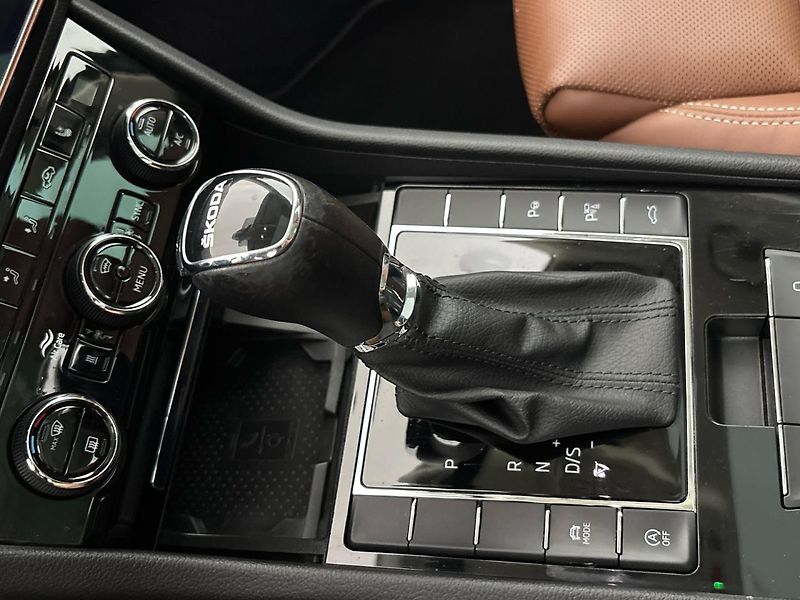 Škoda Superb L&K DSG - fotka 20 z 30