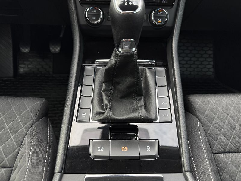 Škoda Superb 1.6TDi STYLE 88kW Navi BiXenon - fotka 13 z 21