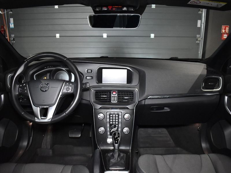 Volvo V40 2,0 D3 Cross Country Adapt.tem - fotka 11 z 25