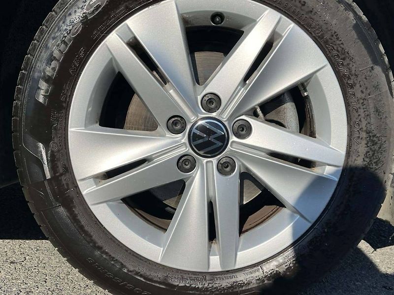 Volkswagen Golf (2023) 1.5 TSI Life - fotka 7 z 20