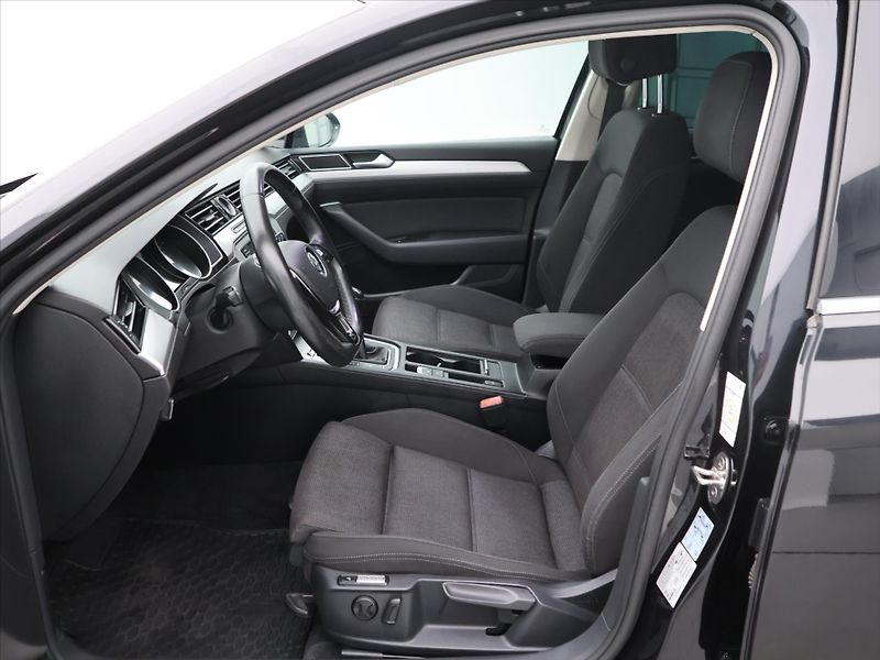 Volkswagen Passat 2,0 TDI 110kW Comfortline Navi - fotka 11 z 31